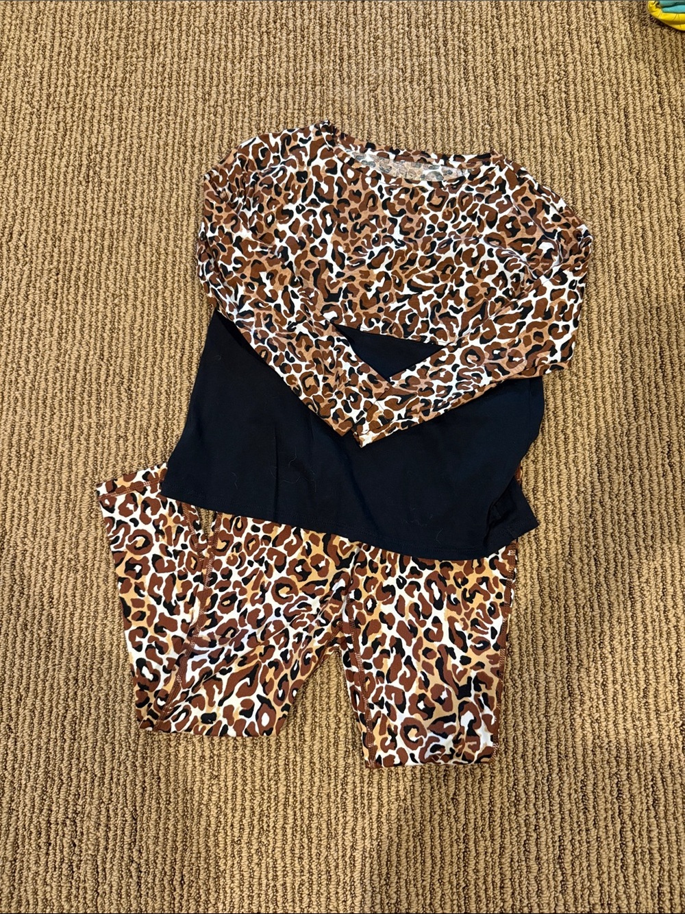 Lilly Pulitzer Girls' Leopard Print leggings and long sleeve shirt set size 6-7